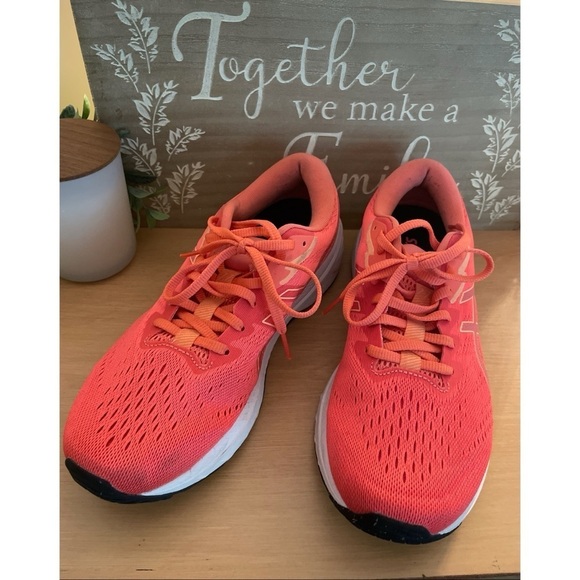 ASICS GT-1000 11 Women Sneakers Size 9 - Picture 2 of 9